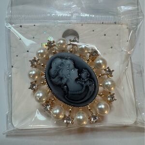 New Cameo fashion brooch